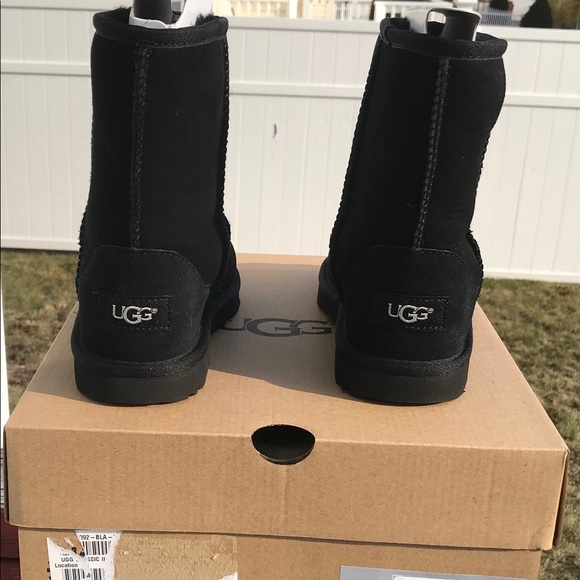 UGG Classic Short II - Picture 3 of 7